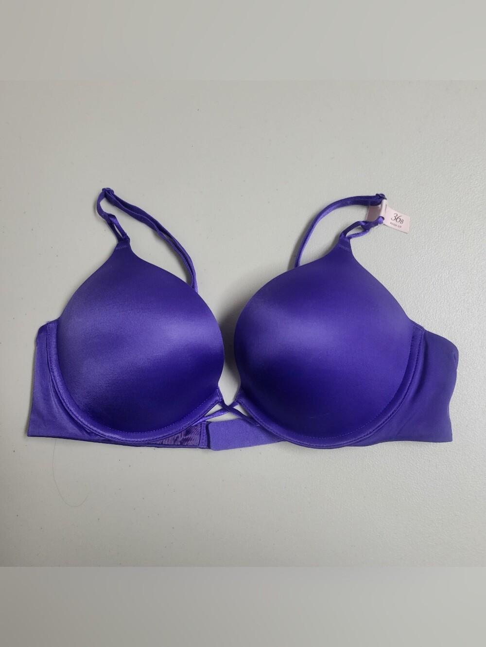 Victoria's Secret NWT Bombshell Plunge Push-up Bra Size 36B.